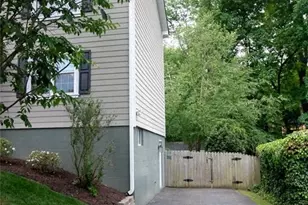 2340 Cherokee Ln, Winston-Salem, NC 27103 - Photo 4