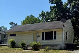 2137 Roger St, Burlington, NC 27217 - Photo 2