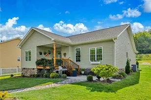 209 W Evergreen St, West Jefferson, NC 28694 - Photo 2