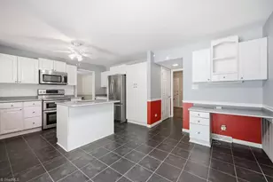 1108 Gatehouse Rd, High Point, NC 27262 - Photo 8