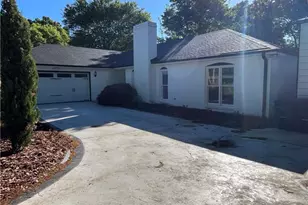 916 Spring Hill Ct, Kernersville, NC 27284 - Photo 2