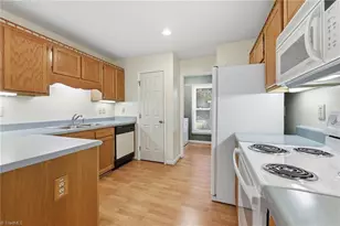 5200 Robin Ln, Randleman, NC 27317 - Photo 8