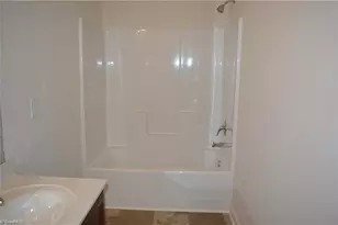 425 Sandybrooke Dr, High Point, NC 27265 - Photo 16