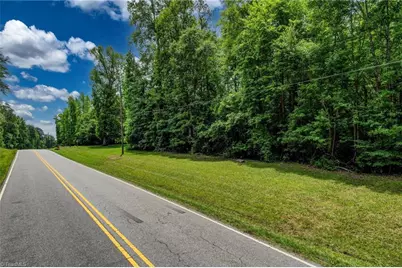 277 Willowlake Road, Greensboro, NC 27405 - Photo 2