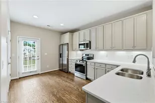 32 Tanner Woods Ln, Greensboro, NC 27410 - Photo 10