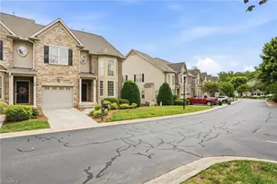 32 Tanner Woods Ln, Greensboro, NC 27410 - Photo 2
