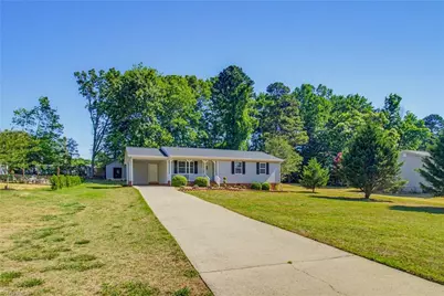 304 Oakwood Circle, Lexington, NC 27295 - Photo 2