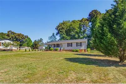 304 Oakwood Circle, Lexington, NC 27295 - Photo 4