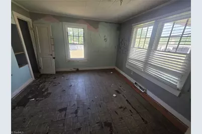 1050 Jacob Street, Thomasville, NC 27360 - Photo 4