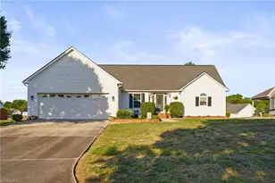 101 Erin Ln, Thomasville, NC 27360 - Photo 2