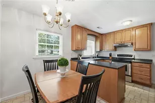 1905 Whitsett St, Burlington, NC 27215 - Photo 8