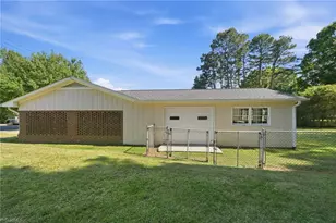 1905 Whitsett St, Burlington, NC 27215 - Photo 18