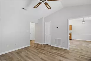 14 Collwood Ct, Greensboro, NC 27409 - Photo 6