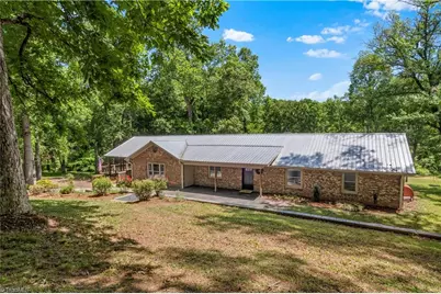 142 Pioneer Road, Harmony, NC 28634 - Photo 2