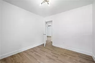 1920 Glenside Dr, Greensboro, NC 27405 - Photo 14
