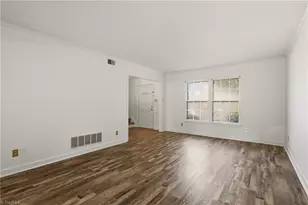 3204 Regents Park Ln, Greensboro, NC 27455 - Photo 8
