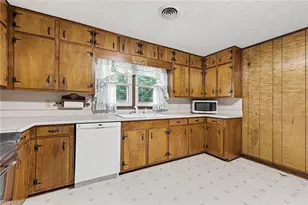 626 Kenneth Rd, Greensboro, NC 27410 - Photo 8