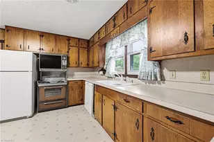 626 Kenneth Rd, Greensboro, NC 27410 - Photo 10