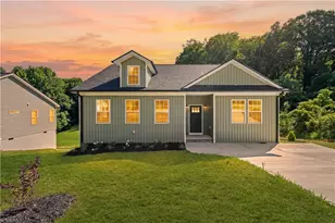 132 Pinnix St, Jonesville, NC 28642 - Photo 2