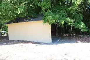 185 Southview St, Mount Airy, NC 27030 - Photo 6