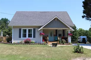 185 Southview St, Mount Airy, NC 27030 - Photo 1