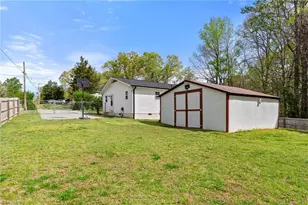 569 Pilot Cir, Thomasville, NC 27360 - Photo 32