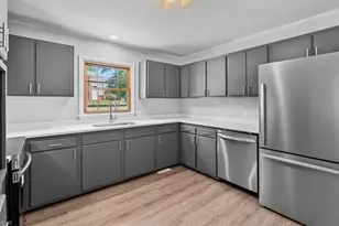 2402 Chatham Dr, Greensboro, NC 27408 - Photo 8