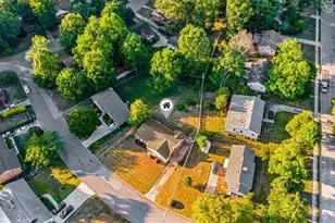 2402 Chatham Dr, Greensboro, NC 27408 - Photo 26