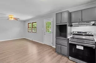 2402 Chatham Dr, Greensboro, NC 27408 - Photo 10