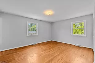 2402 Chatham Dr, Greensboro, NC 27408 - Photo 12