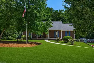 221 Leighmar St, Clemmons, NC 27012 - Photo 2