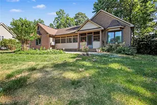 118 E Chinaberry Ct, Mocksville, NC 27082 - Photo 2