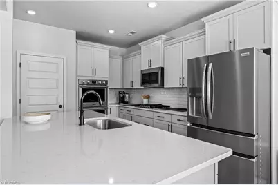 7260 Huntgate Drive, Kernersville, NC 27284 - Photo 8