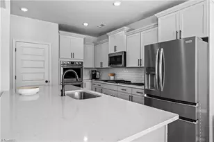 7260 Huntgate Dr, Kernersville, NC 27284 - Photo 8