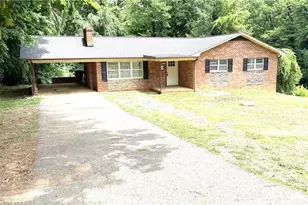 134 Carolina Ave, Mount Airy, NC 27030 - Photo 2