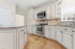 4332 Southern Oak Dr, High Point, NC 27265 - Photo 10