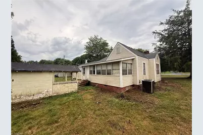 908 W Lee Avenue, Yadkinville, NC 27055 - Photo 12