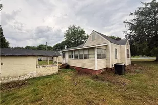 908 W Lee Ave, Yadkinville, NC 27055 - Photo 12