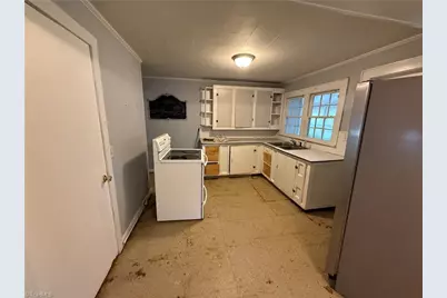 908 W Lee Avenue, Yadkinville, NC 27055 - Photo 4