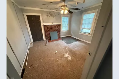 908 W Lee Avenue, Yadkinville, NC 27055 - Photo 10