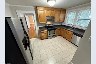 1409 Pilot View Street #3, Winston-Salem, NC 27101 - Photo 4