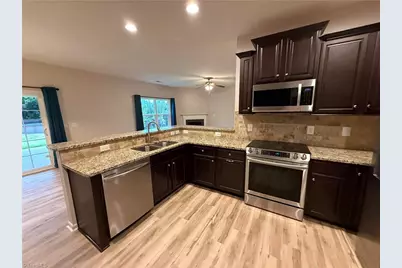 4008 Highland Creek Court, Pfafftown, NC 27040 - Photo 8