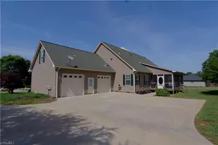 2034 Waterford Pointe Rd, Lexington, NC 27292 - Photo 4