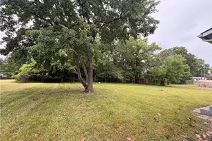 204 Blackstock St, Eden, NC 27288 - Photo 16
