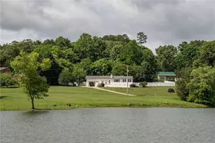 442 Moretz Ct, Hickory, NC 28601 - Photo 2