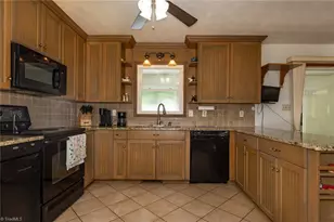 442 Moretz Ct, Hickory, NC 28601 - Photo 14
