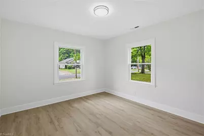 907 Dayton Avenue, High Point, NC 27262 - Photo 18