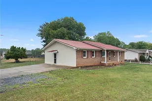 6754 Rosewood Dr, Trinity, NC 27370 - Photo 4