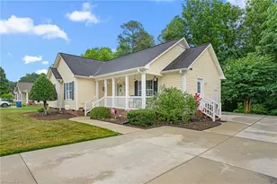 1302 Durham Meadows Dr, Burlington, NC 27217 - Photo 2