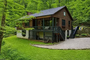 413 Wildwood Dr, North Wilkesboro, NC 28659 - Photo 2